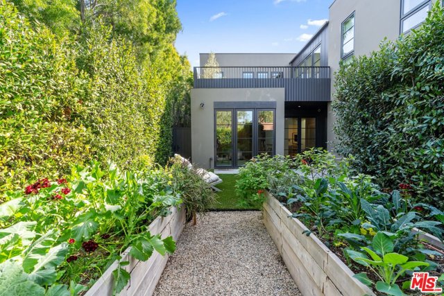 5 Bed Home for Sale in Los Angeles, California