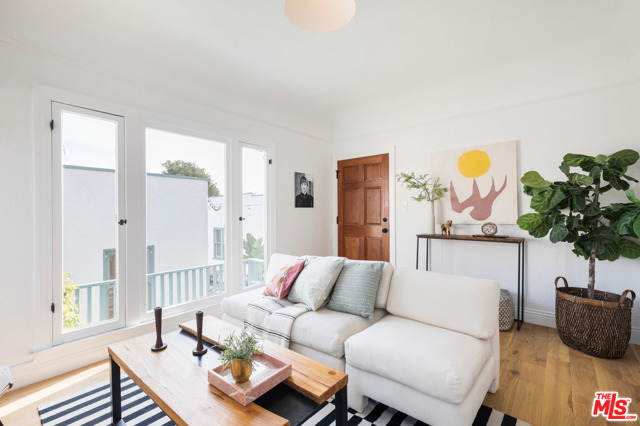 1 Bed Home for Sale in Los Angeles, California