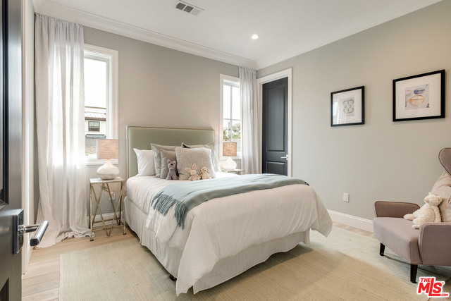 1813 OAK Avenue, Manhattan Beach, California 90266, 5 Bedrooms Bedrooms, ,4 BathroomsBathrooms,Residential,Sold,OAK,19433822