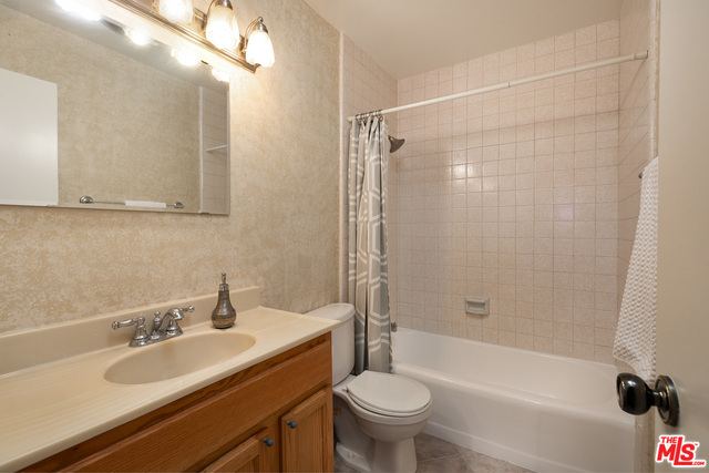 2 Bed Home for Sale in Encino, California