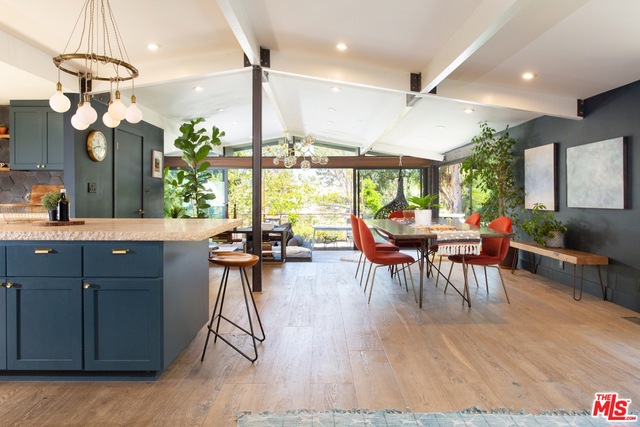 2261 CARRIAGE Drive, Rolling Hills Estates, California 90274, 4 Bedrooms Bedrooms, ,4 BathroomsBathrooms,Residential,Sold,CARRIAGE,19486406