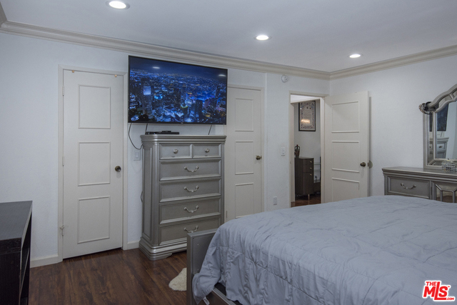 1 Bed Home for Sale in Los Angeles, California
