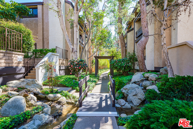 1 Bed Home for Sale in Playa del Rey, California