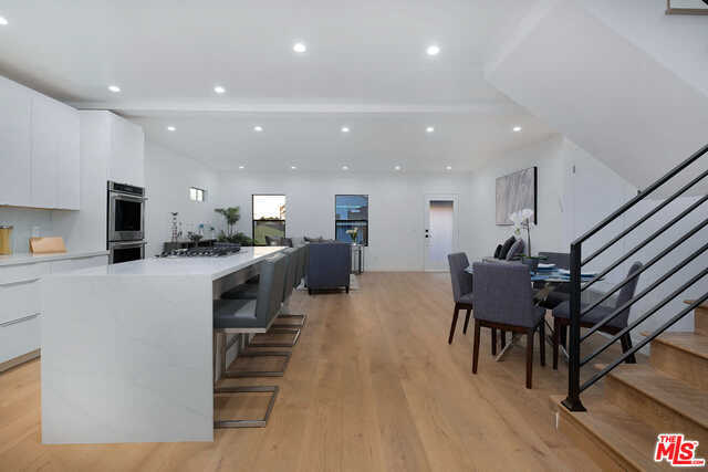 2704 OAK Avenue, Manhattan Beach, California 90266, 3 Bedrooms Bedrooms, ,3 BathroomsBathrooms,Residential,Sold,OAK,19530056