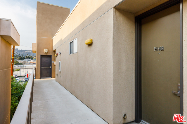 1 Bed Home for Sale in Los Angeles, California