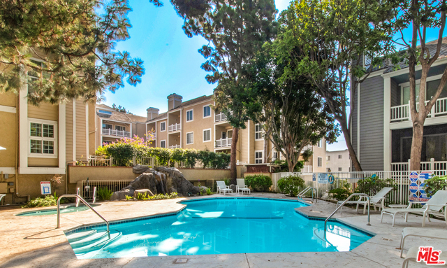 1 Bed Home for Sale in Playa del Rey, California