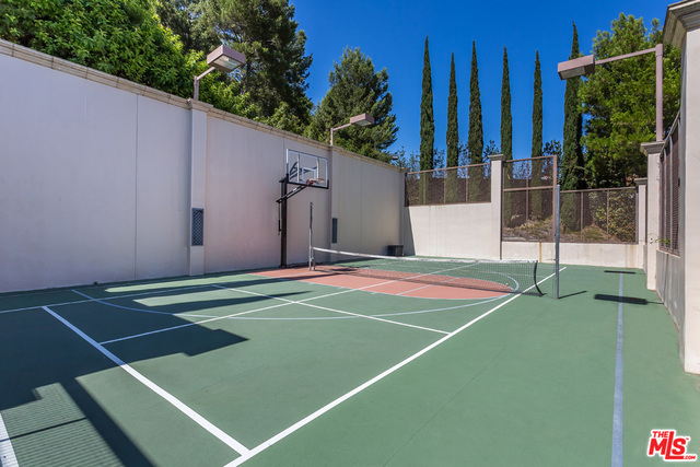 7 Bed Home for Sale in Beverly Hills, California