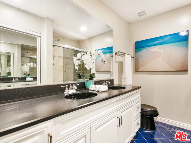 1 Bed Home for Sale in West Hollywood, California