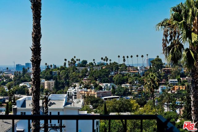 1 Bed Home for Sale in Los Angeles, California