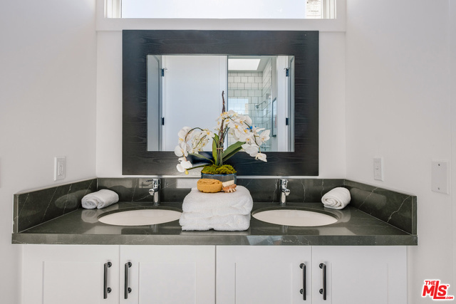 3513 ELM Avenue, Manhattan Beach, California 90266, 5 Bedrooms Bedrooms, ,4 BathroomsBathrooms,Residential,Sold,ELM,19437290