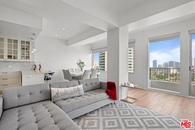 1 Bed Home for Sale in Los Angeles, California