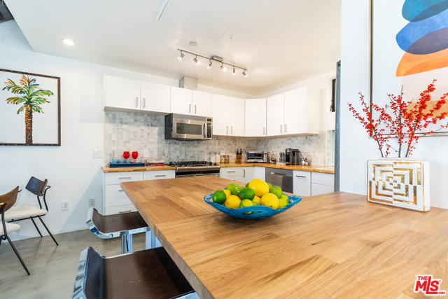 1 Bed Home for Sale in Los Angeles, California
