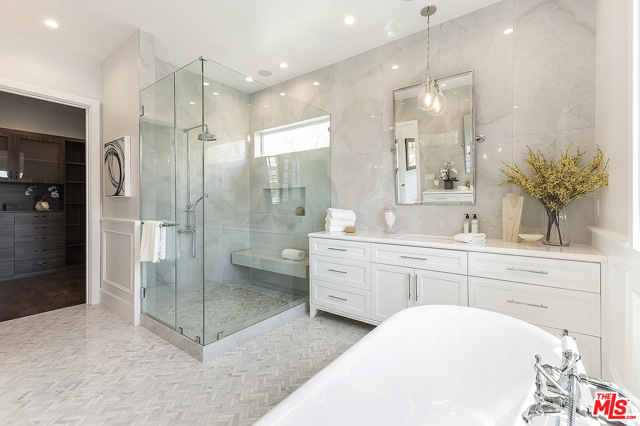 5 Bed Home for Sale in Los Angeles, California