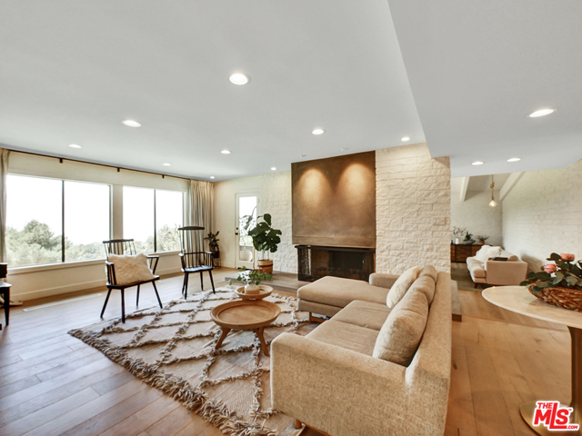 Family Room wi Ocean Views