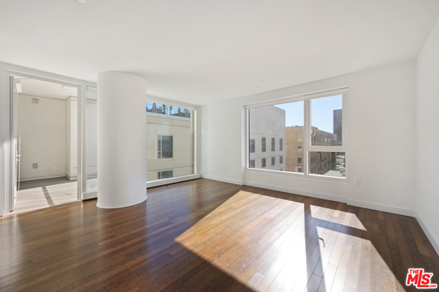 1 Bed Home for Sale in Los Angeles, California