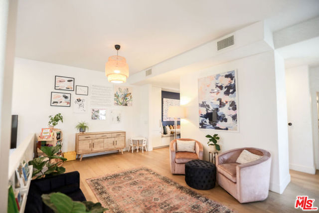 3 Bed Home for Sale in Studio City, California