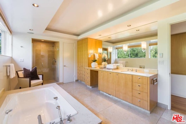 5 Bed Home for Sale in Los Angeles, California