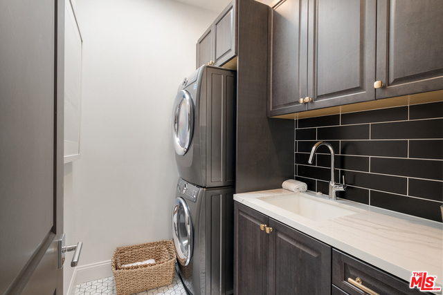 1813 OAK Avenue, Manhattan Beach, California 90266, 5 Bedrooms Bedrooms, ,4 BathroomsBathrooms,Residential,Sold,OAK,19433822