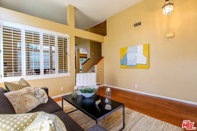 3 Bed Home for Sale in Hawthorne, California