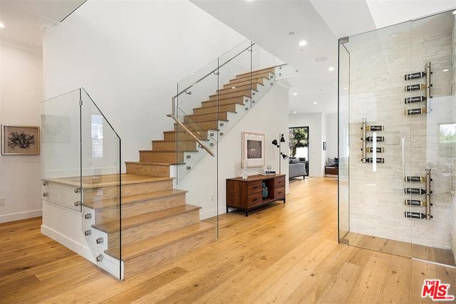 6 Bed Home for Sale in Sherman Oaks, California