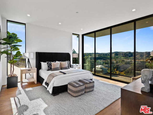 5 Bed Home for Sale in Los Angeles, California