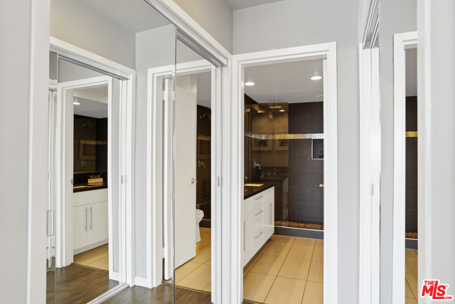 1 Bed Home for Sale in Los Angeles, California
