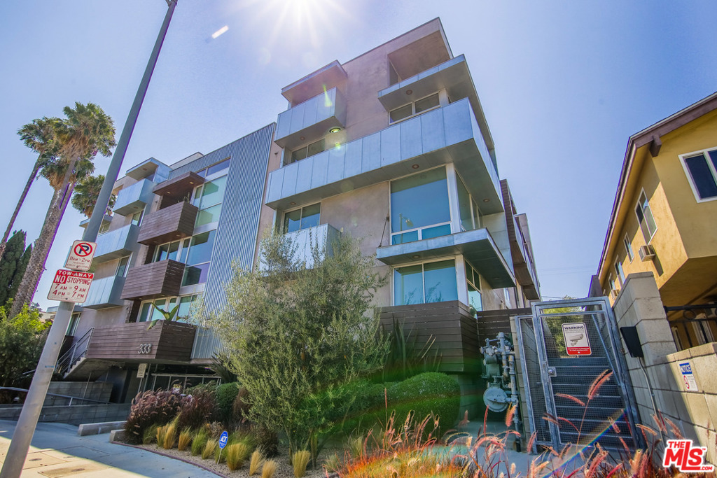 333 S WILTON PLACE 10, LOS ANGELES, CA 90020 Californian Estates