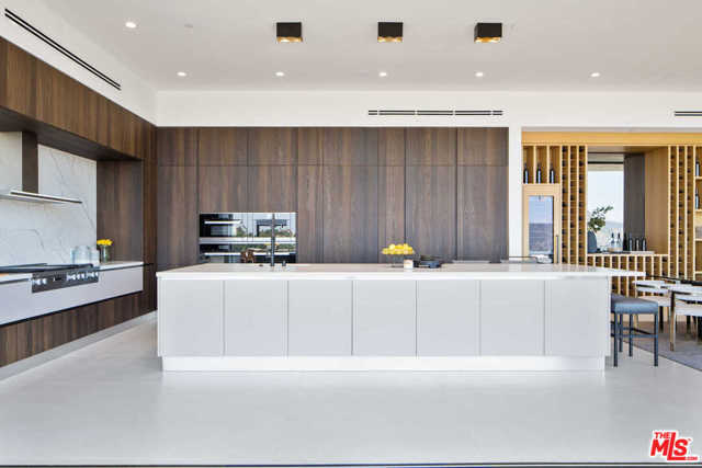 5 Bed Home for Sale in Los Angeles, California