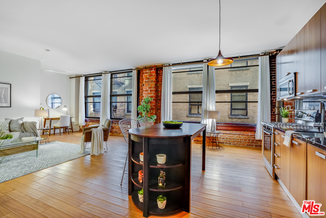 1 Bed Home for Sale in Los Angeles, California