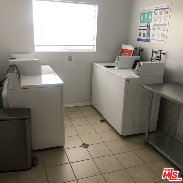 1 Bed Home for Sale in Playa del Rey, California