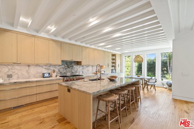 5 Bed Home for Sale in Los Angeles, California