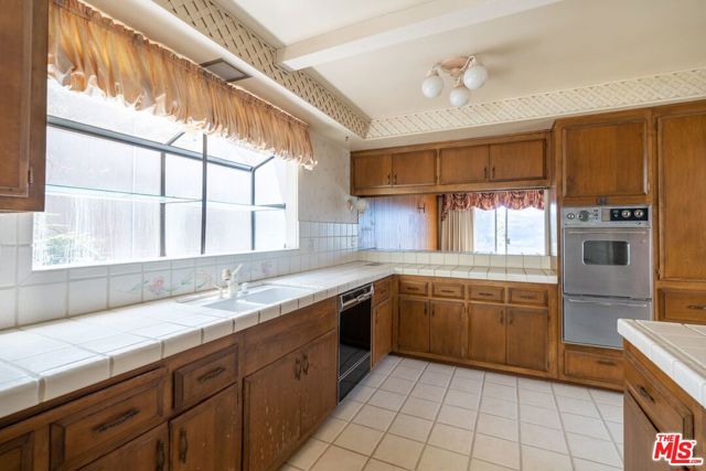 5 Bed Home for Sale in Playa del Rey, California