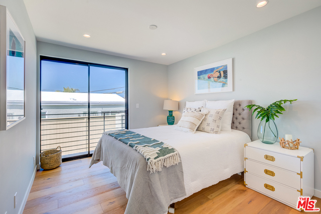 1017 8TH Street, Hermosa Beach, California 90254, 3 Bedrooms Bedrooms, ,2 BathroomsBathrooms,Residential,Sold,8TH,19507088