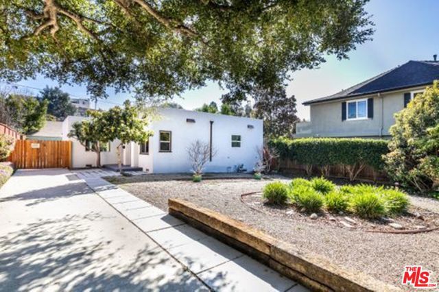 Photo of 842 RADCLIFFE Avenue, Pacific Palisades, CA 90272