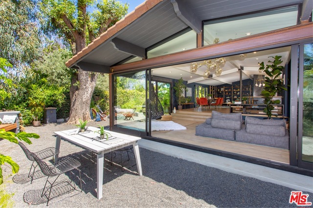 2261 CARRIAGE Drive, Rolling Hills Estates, California 90274, 4 Bedrooms Bedrooms, ,4 BathroomsBathrooms,Residential,Sold,CARRIAGE,19486406