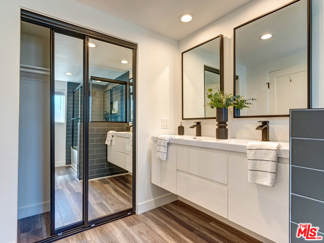 2 Bed Home for Sale in Venice, California