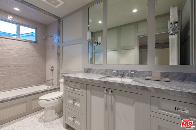 6 Bed Home for Sale in Los Angeles, California