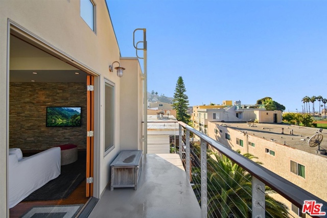3 Bed Home for Sale in Playa del Rey, California