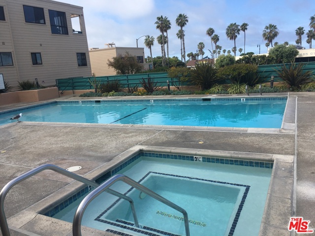 140 THE, Redondo Beach, California 90277, 2 Bedrooms Bedrooms, ,2 BathroomsBathrooms,Residential,Sold,THE,20584994