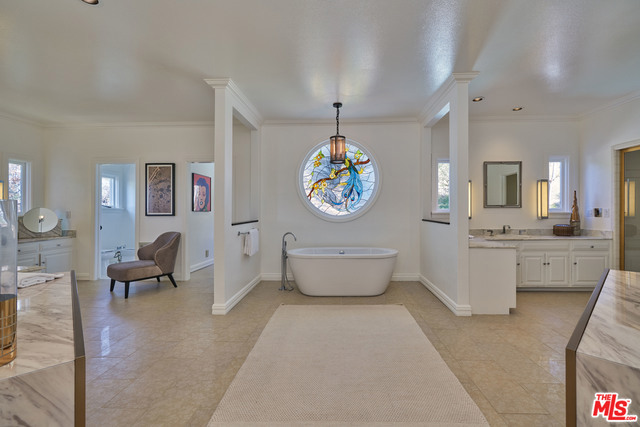 6 Bed Home for Sale in Encino, California