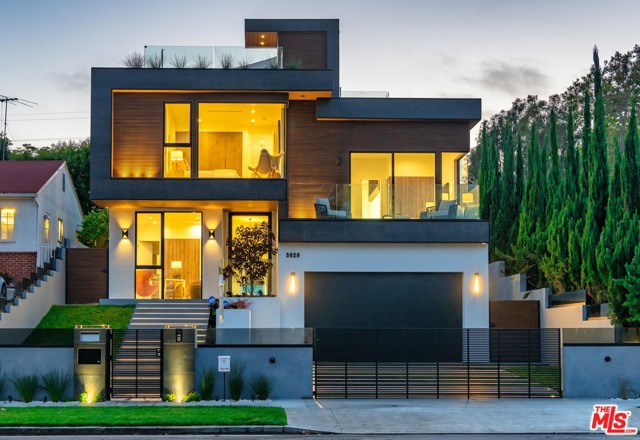 6 Bed Home for Sale in Los Angeles, California