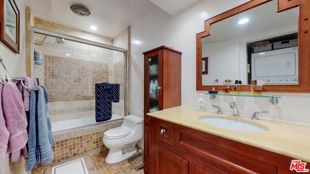 1 Bed Home for Sale in Los Angeles, California