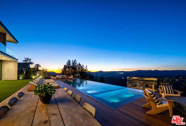 5 Bed Home for Sale in Los Angeles, California