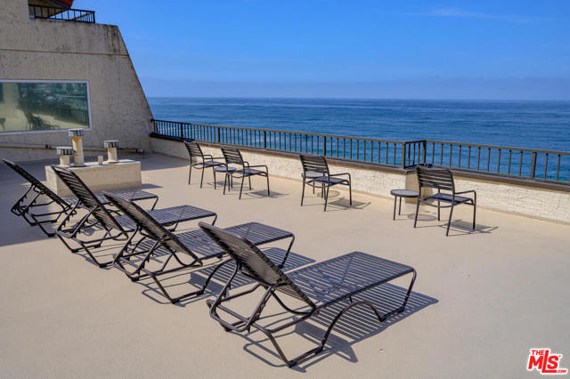 555 Esplanade, Redondo Beach, California 90277, 2 Bedrooms Bedrooms, ,2 BathroomsBathrooms,Residential,Sold,Esplanade,21752752