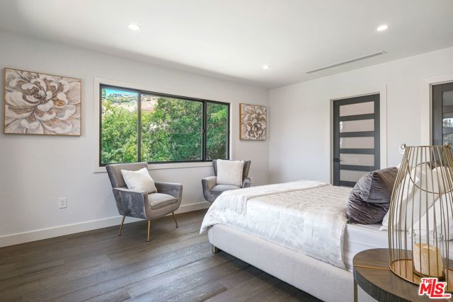 5 Bed Home for Sale in Studio City, California