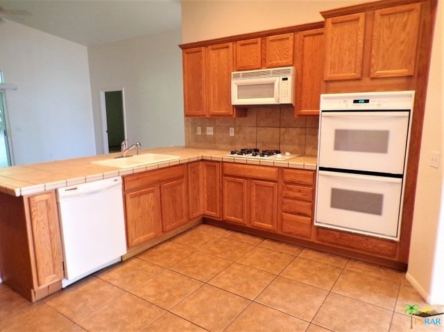 Double Ovens Make Cooking A LArge Dinner