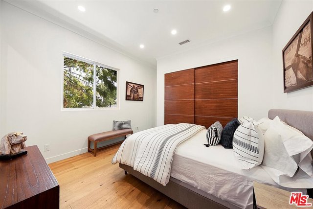 6 Bed Home for Sale in Sherman Oaks, California