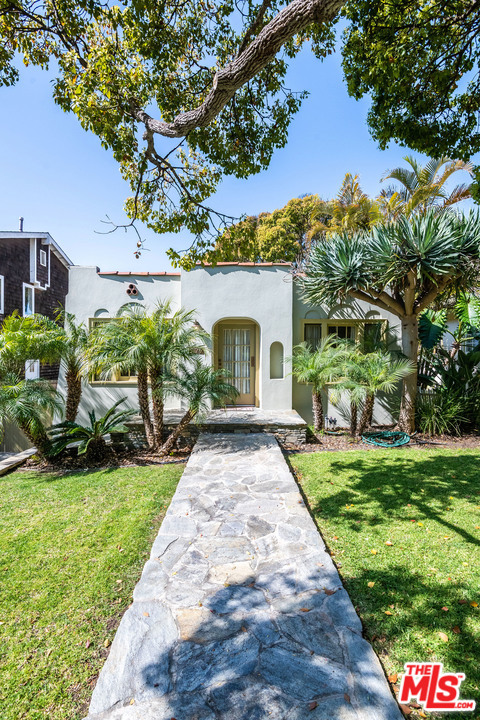 2 Bed Home for Sale in El Segundo, California