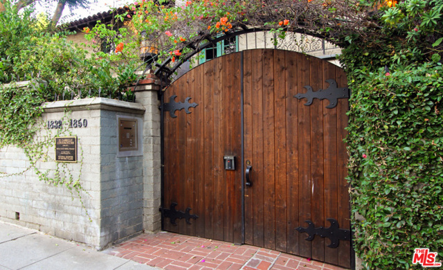 1 Bed Home for Sale in Los Angeles, California