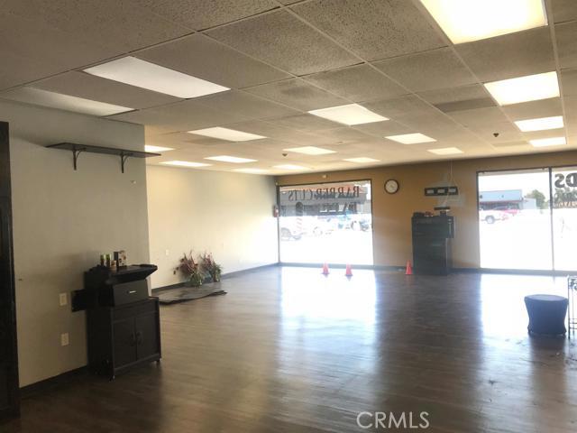 7th, 92395, ,Commercial,For Sale,7th,528905